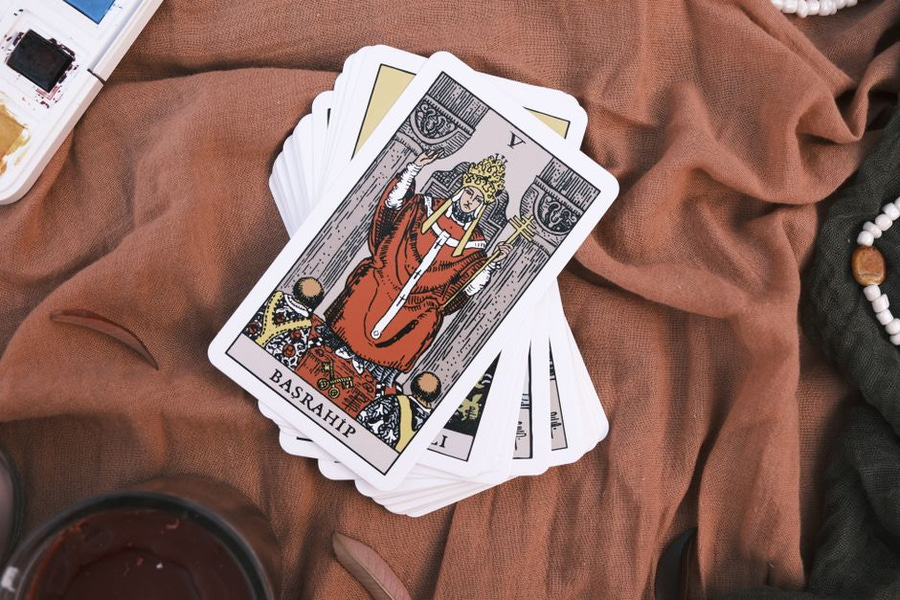 Unlocking Mindful Wisdom: How The Hierophant Guides Your Inner Teacher