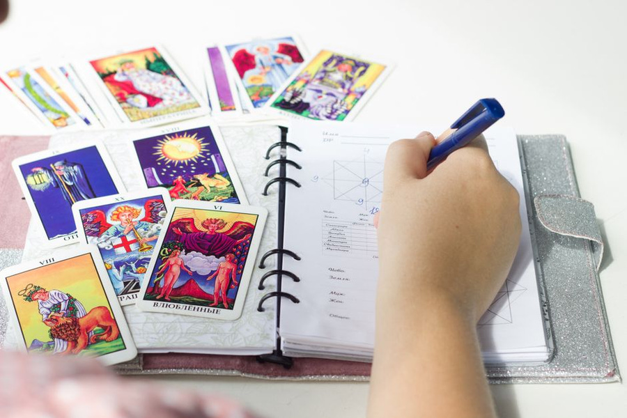 Harnessing The Star Card’s Symbolism to Inspire Journaling Hope and Renewal