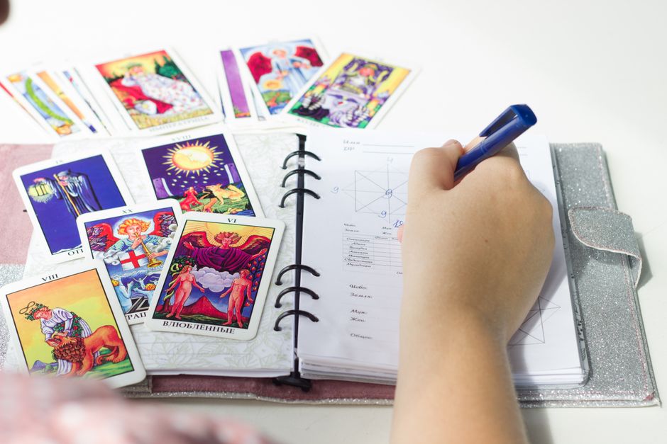Harnessing The Star Card’s Symbolism to Inspire Journaling Hope and Renewal