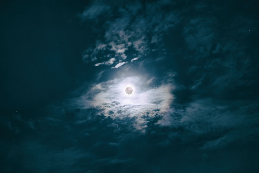 Full Moon Reflections: Rituals to Illuminate Your Inner Journey