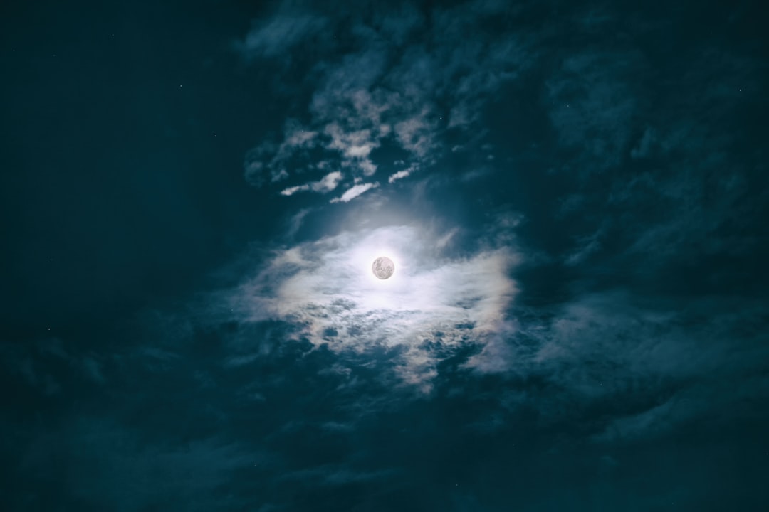 Full Moon Reflections: Rituals to Illuminate Your Inner Journey