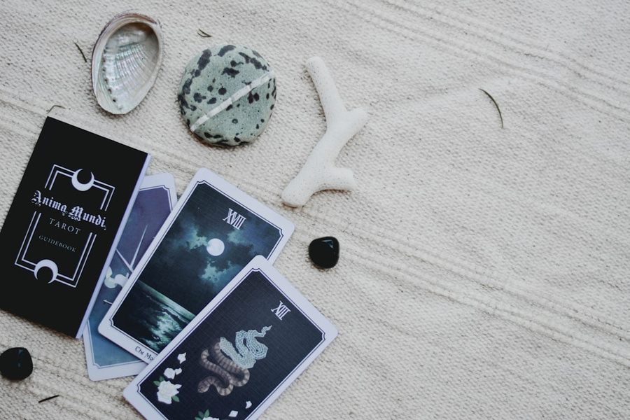 Modern Witchcraft Meets Tarot: Crafting Personalized Daily Rituals