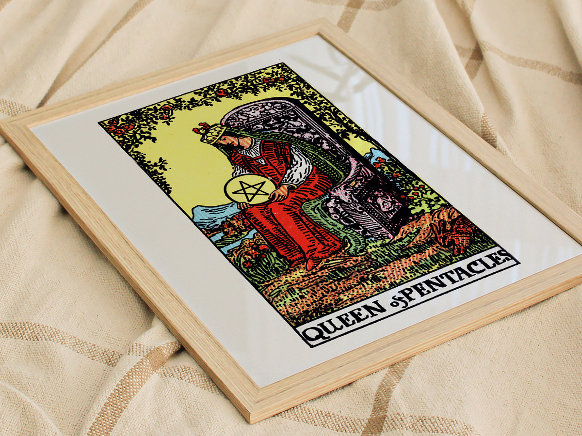 RW-Queen-of-Pentacles_scene-07