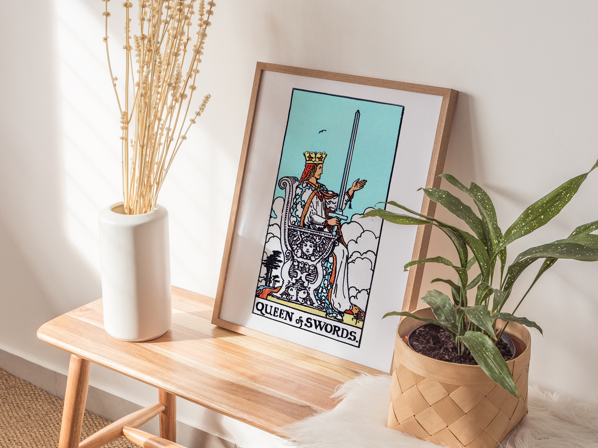 RW-Queen-of-Swords_scene-01