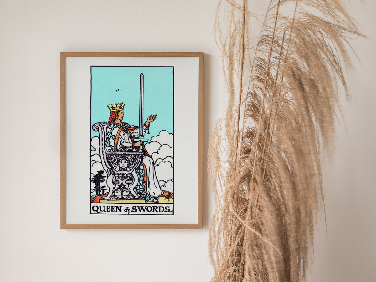 RW-Queen-of-Swords_scene-03