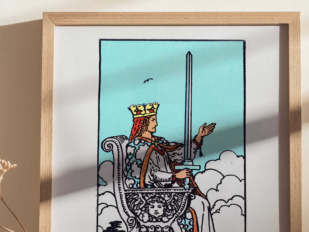 RW-Queen-of-Swords_scene-04b